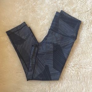 Lululemon blue/white stripped cropped leggings